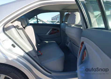 2010 Toyota Camry Xle z USA, uszkodzony, nr VIN 4T1BF3EK6AU010895